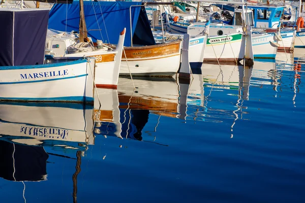 Yates en el puerto marítimo de Marsella — Foto de Stock