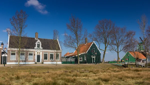 Arquitetura de madeira antiga holandesa tradicional — Fotografia de Stock