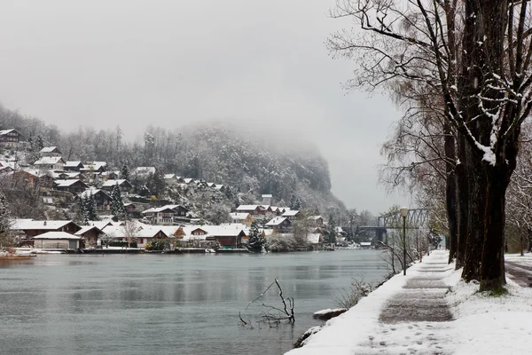 Festői kilátással a folyóra és a Interlaken — Stock Fotó