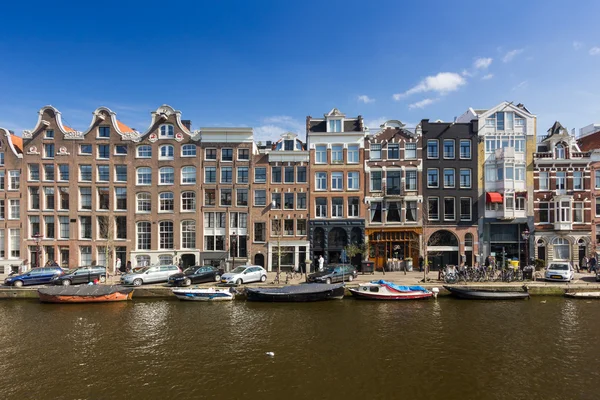 Arkitektur och kanalen i Amsterdam — Stockfoto