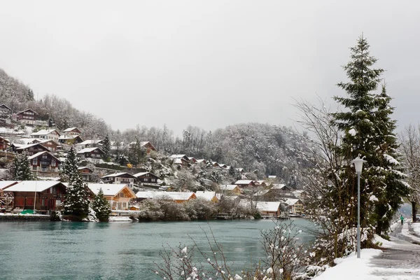 Festői kilátással a folyóra és a Interlaken — Stock Fotó