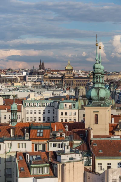 Красивый вид с воздуха на Прагу — стоковое фото