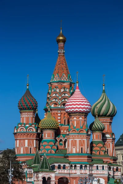 A Domes of St. Basils székesegyház — Stock Fotó