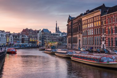 Mimari ve Amsterdam kanal