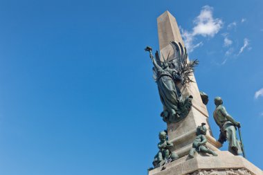 Bronz heykeller ile güzel anıt