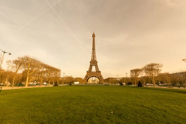 Híres Eiffel-torony Párizsban — Stock Fotó