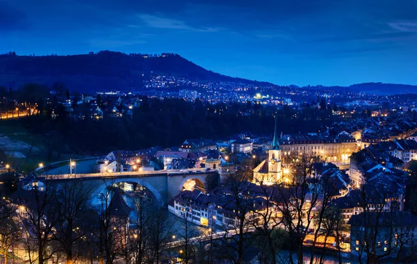 Hermosa iluminación nocturna en Berna — Foto de Stock