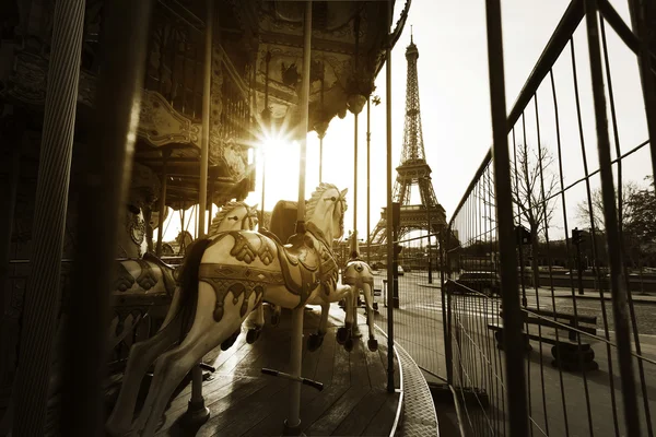 Torre Eiffel famosa em Paris — Fotografia de Stock