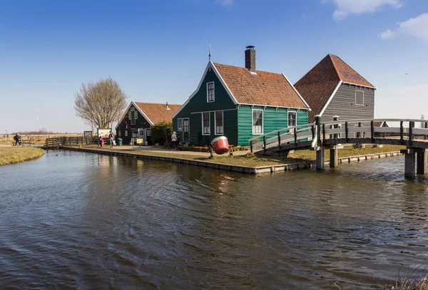 Παραδοσιακή ολλανδική παλιά ξύλινα αρχιτεκτονική — Φωτογραφία Αρχείου