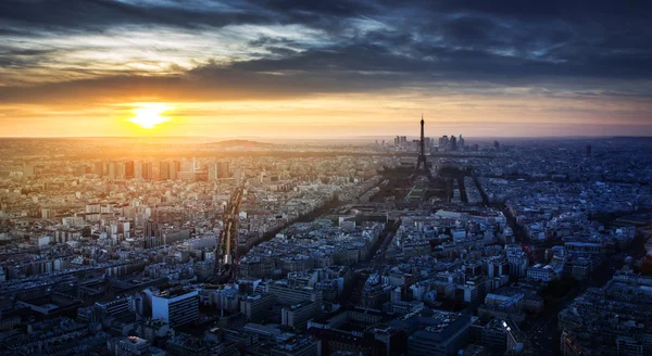 Paris şehir merkezine gün batımında — Stok fotoğraf