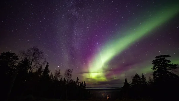 Schöne Polarlichter tanzen — Stockfoto