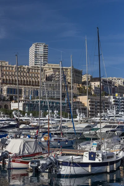 Boten in de baai van Monaco — Stockfoto