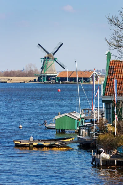 Traditionele Nederlandse oude houten architectuur — Stockfoto