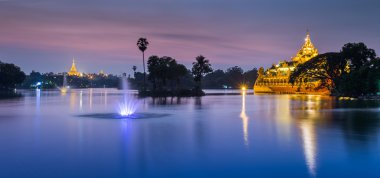 Shwedagon pagoda ve çeşmeler