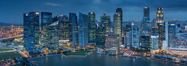 Kvällen Singapore downtown — Stockfoto