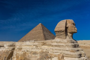 Ismarlayarak ünlü piramit