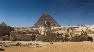 Mısır. Kahire - Giza. Giza Plat üzerinden piramitlerin genel görünümü