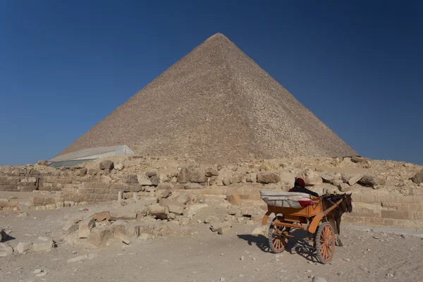 Pittoresca veduta della famosa piramide — Foto Stock