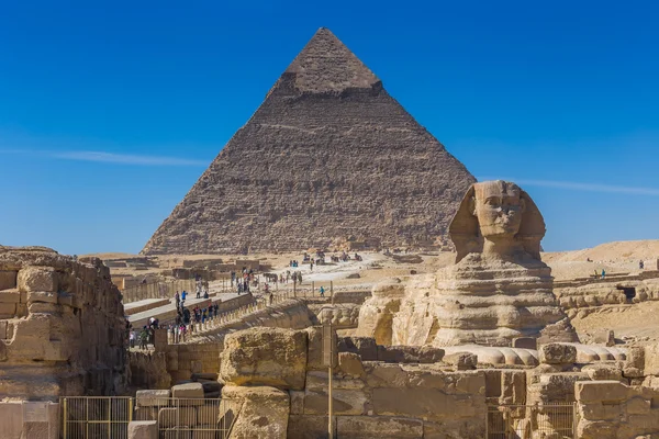 Schilderachtig uitzicht van beroemde piramide — Stockfoto