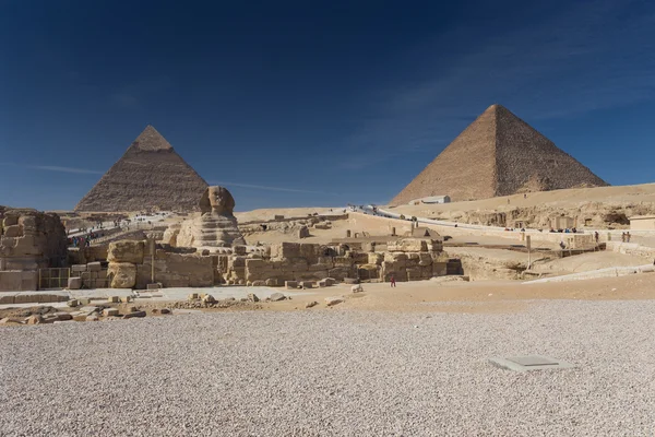 Egypten. Kairo - Giza. Allmän syn på pyramider — Stockfoto