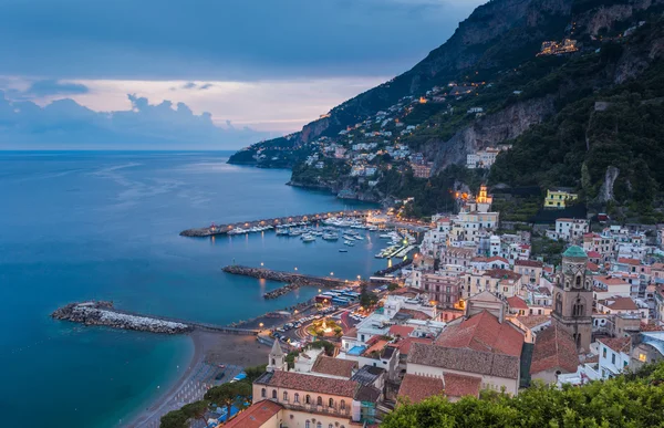 Vista da pitoresca cidade de Amalfi — Fotografia de Stock