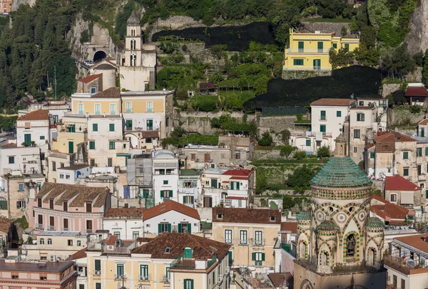 Красивый Амальфи в Италии — стоковое фото
