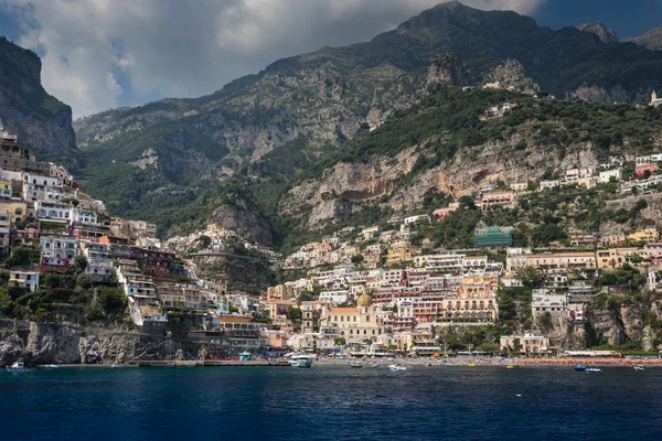 Pintoresco paisaje urbano de Amalfi — Foto de Stock