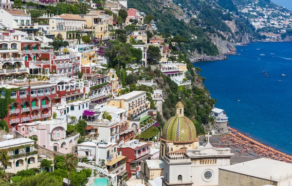 Vista da pitoresca cidade de Amalfi — Fotografia de Stock