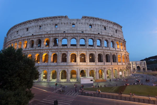 Famoso gran coliseo en la noche —  Fotos de Stock