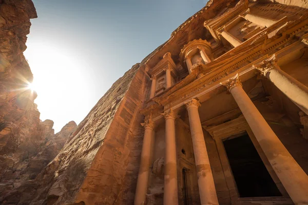 Antiguo templo en las rocas de Petra — Foto de Stock