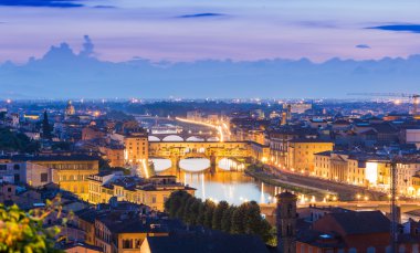 Gün batımında Floransa pitoresk havadan görünümü