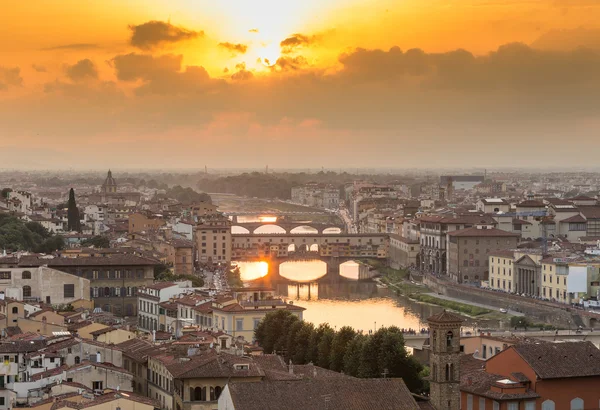 Malowniczy widok z lotu ptaka we Florencji o zachodzie słońca — Zdjęcie stockowe