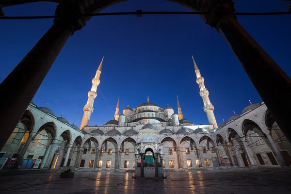 Hermosa mezquita en Estambul — Foto de Stock