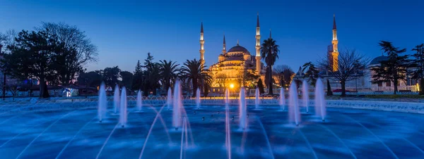 Hermosa mezquita en Estambul — Foto de Stock