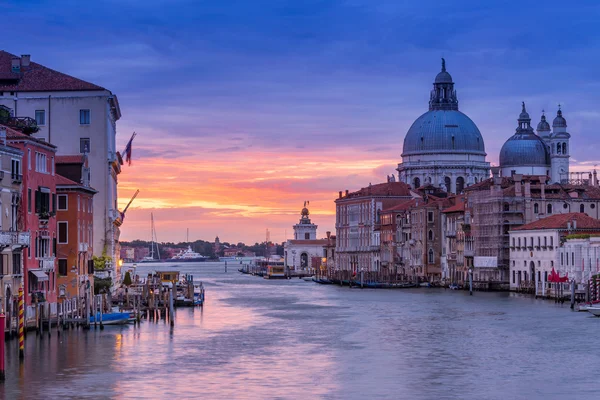 Venecia arquitectura y canal — Foto de Stock