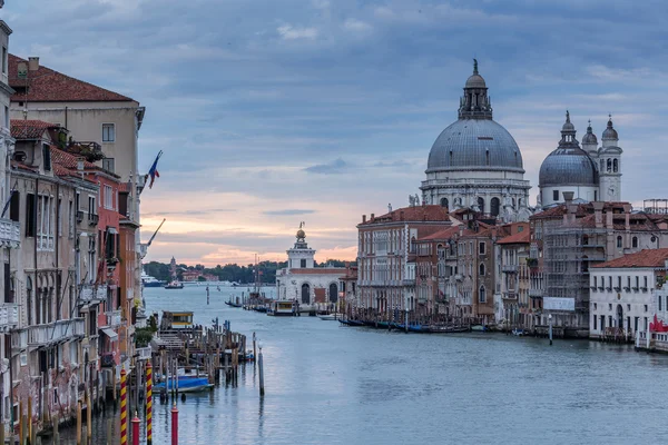 Venecia arquitectura y canal — Foto de Stock