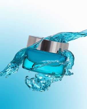 Nemlendirici jel ile mavi su sıçrama kavanoz