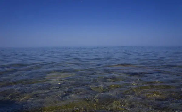 Mavi, geniş bir mesafe.