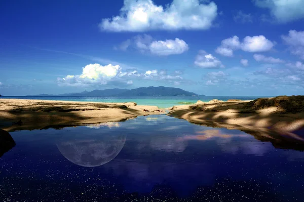 Gündüz ve gece kumsalda