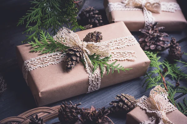 Caja de regalo decorada Navidad — Foto de Stock