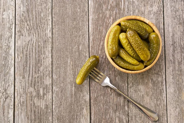 Pickles Wooden Bowl Marinated Cucumbers Bowl Wooden Table Top View — Stock Photo, Image