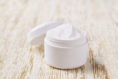 Doğal nemlendirici ya da vücut losyonu, yaşlanma karşıtı cilt bakımı konsepti.