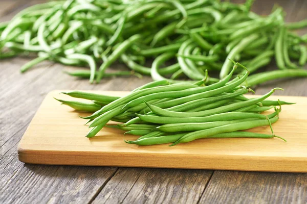 Green Beans Handful Cutting Board Rustic Style — Stock Photo, Image