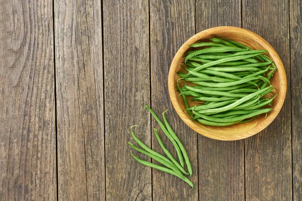 Ekologiska Gröna Bönor Skål Ett Träbord Rustik Stil — Stockfoto