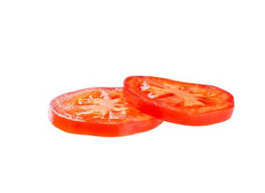 Beyaz arkaplanda izole edilmiş domates dilimleri, tam alan derinliği.