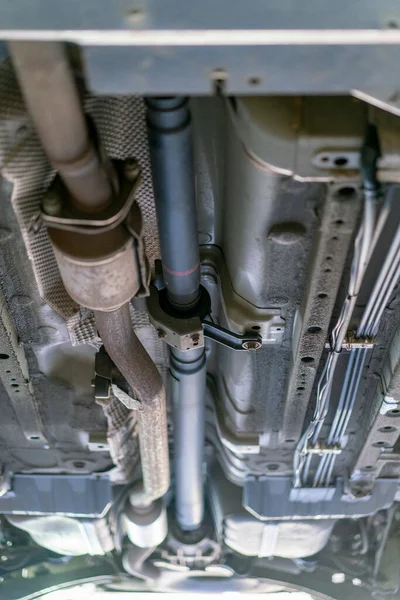 Carro Levantado Serviço Automóvel Para Fixação Detalhe Dos Reparos Trabalhador — Fotografia de Stock