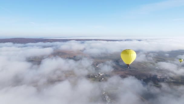 Μπαλόνια στον ουρανό. Αεροφωτογραφία — Αρχείο Βίντεο