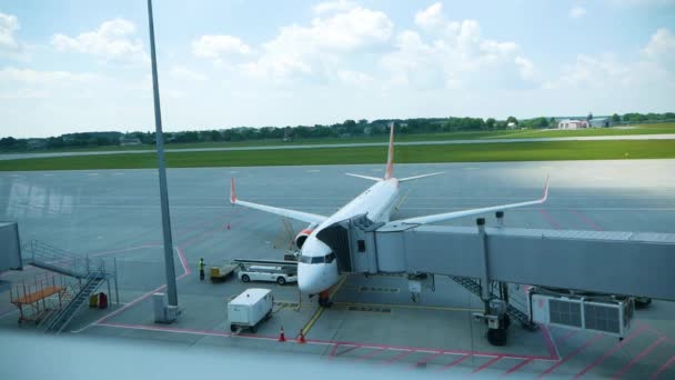 Service d'aéronefs à l'aéroport — Video