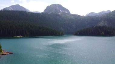 Durmitor Dağı 'ndaki Kara Göl. - Evet. Hava fotoğrafçılığı