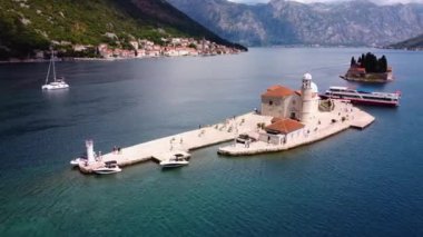Kayalıkların Hanımefendisi. Hava fotoğrafçılığı